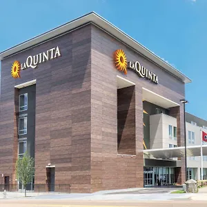 *** Hotel La Quinta By Wyndham Downtown USA